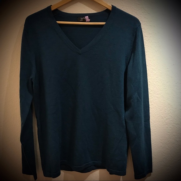 Lord & Taylor women’s V neck sweater - Picture 1 of 1